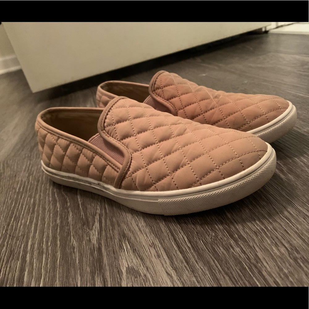 WOMENS STEVE MADDEN SLIP ON